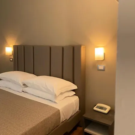 Golden فندق ريميني